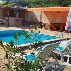 Otel Famili Barba Yani